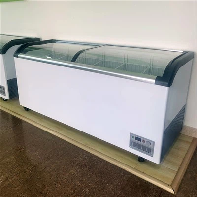 Дълбок фризер в супермаркет